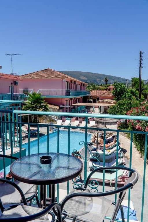 Triple Room with Pool View